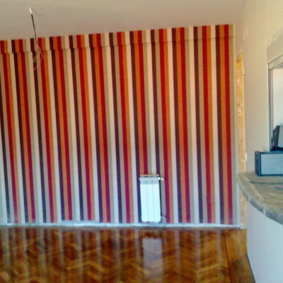 papel,  parquet y ventana comunicacion con cocina