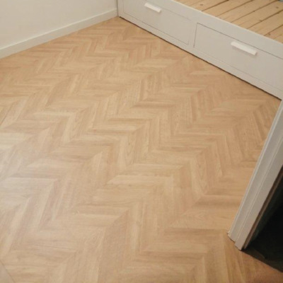 Parquet sintético modelo espiga