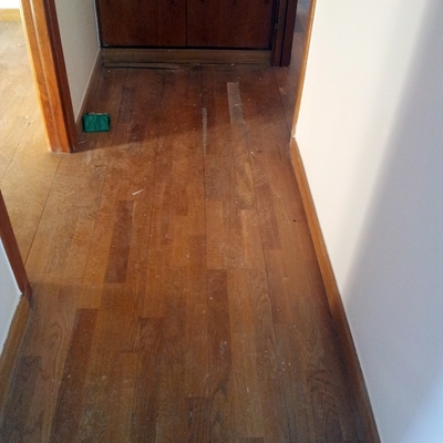 pasillo antes de pulir y barnizar