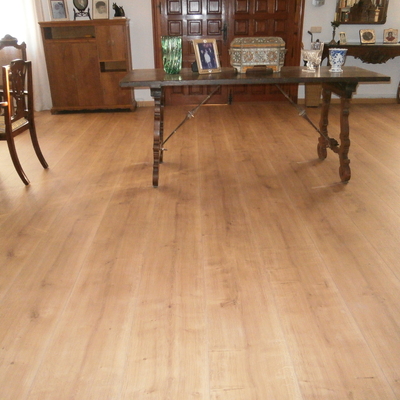 PAVIMENTO FLOTANTE LAMA ANCHA CON SISTEMA INFINITO