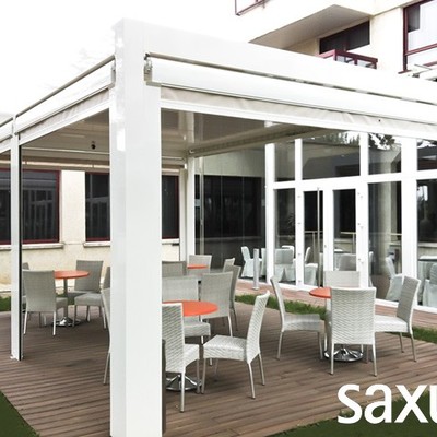 Pérgola bioclimática con toldo bajante