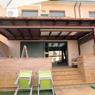 PERGOLA EXTERIOR DE CASA