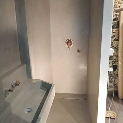 Plato de ducha en microcemento.restauración de masia