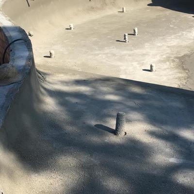 Gunitado en piscina con bordes redondos