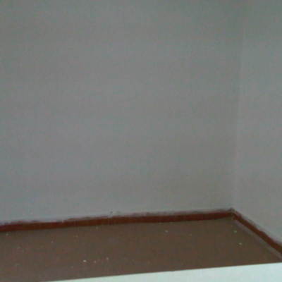 pintado en blanco en plastica