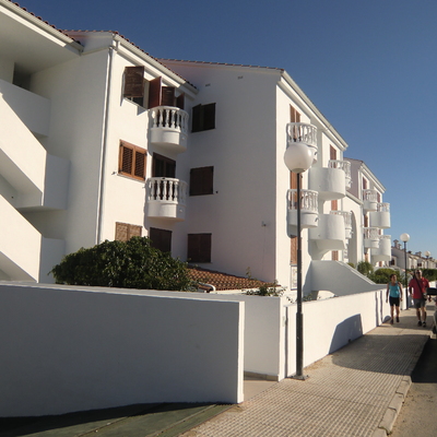 Pintando la fachada con un revestimiento de MONTO con garantia de 5AÑOS