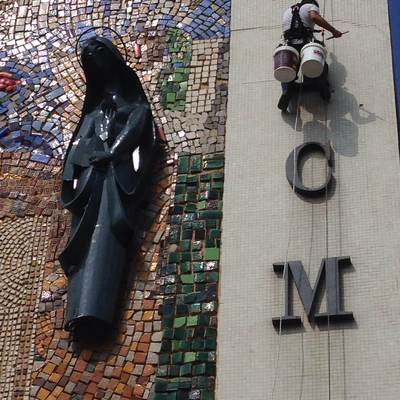 Pintura esmalte antioxidante en rotulos de hierro