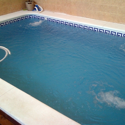 PISCINA ADOSADA