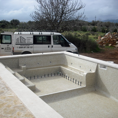 PISCINA CON BANCO DE HIDROMASAJE