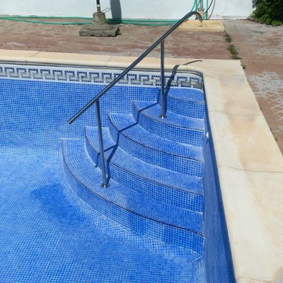 cokocacion de barandilla en piscina