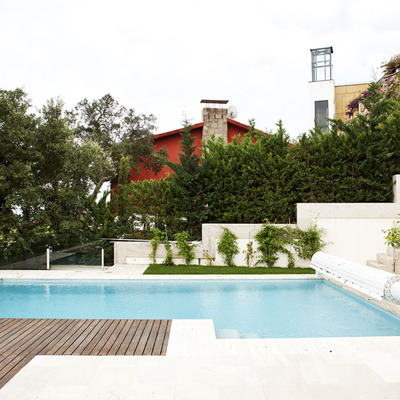 Piscina con cítricos