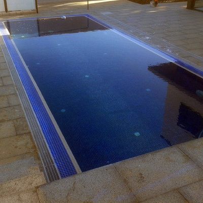 Piscina con desbordamiento  perimetral 