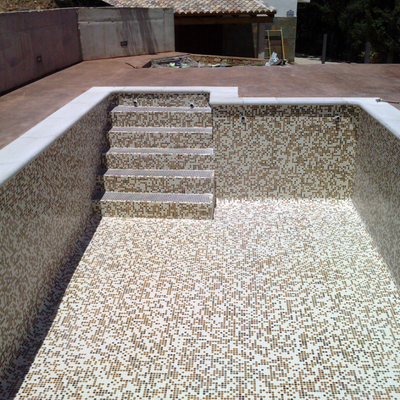 piscina con gresite difuminado