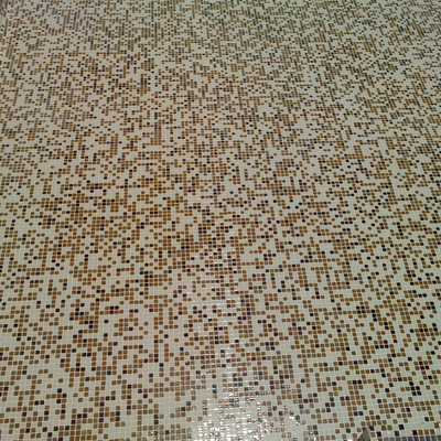 piscina con gresite difuminado