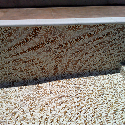 piscina con gresite difuminado