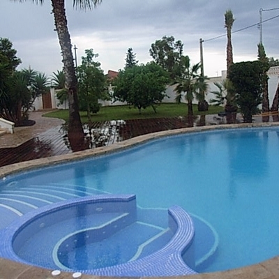 piscina con jacuzzi