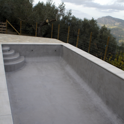 piscina con microcemento