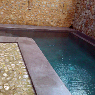 piscina con microcemento