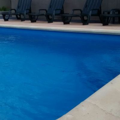 PISCINA CON POLIURETANO ALIFATICO AZUL