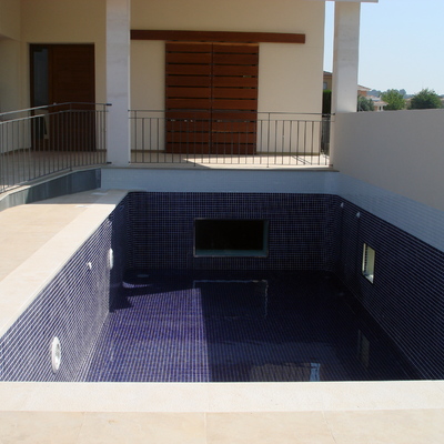 PISCINA CON VENTANAS 