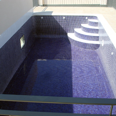 PISCINA CON VENTANAS