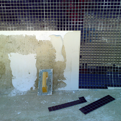 piscina de gresite azul marino