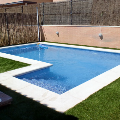 Piscina de Hormigón Gunitado con escalera lateral