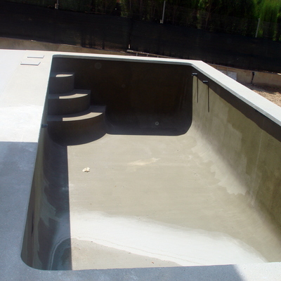 PISCINA IMPERMEABILIZADA A  FALTA DE CHAPAR 