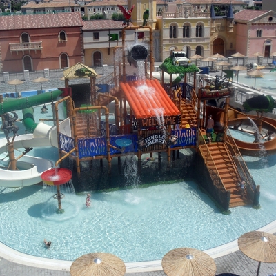 PISCINA LUDICA EN HOTEL