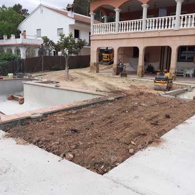 Excavación y anivelación terreno para piscina
