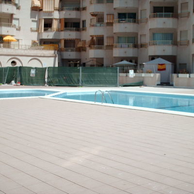 Piscina y colocación pavimento técnico exterior