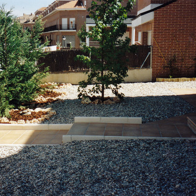 PISCINA Y JARDIN SEVILLA LA NUENA