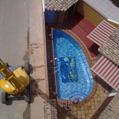 Piscina y paellero.
