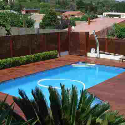 Piscina y playa en madera