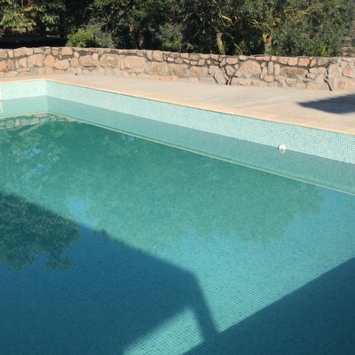 Piscina Rústica con escalera lateral