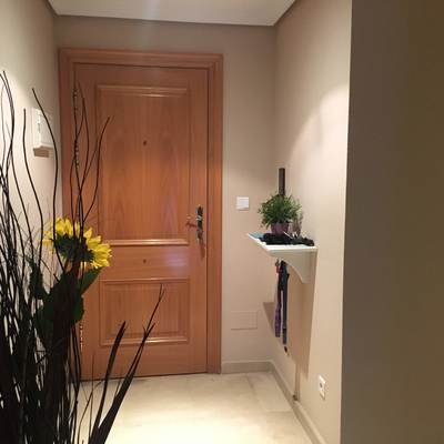 Pintamos este pasillo con el color de la espuma del café con leche!