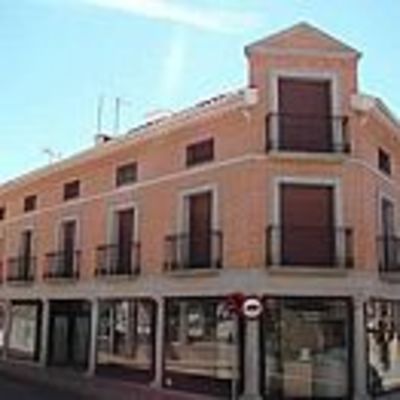 PISOS ESQUINA Y LOCALES