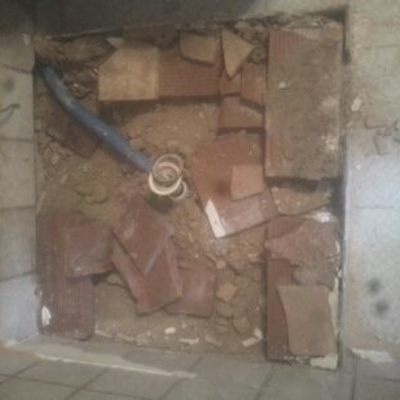 si estaba el viejo plato de ducha por dentro suelto