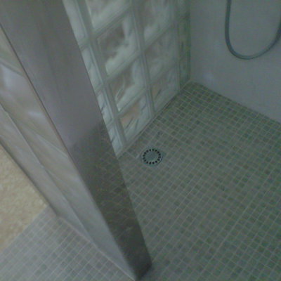 Plato de ducha de gresite.