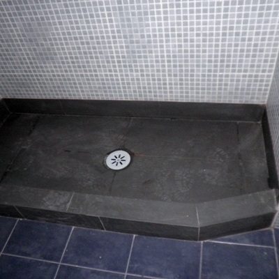 Plato de ducha de obra, piedra natural (PIZARRA)