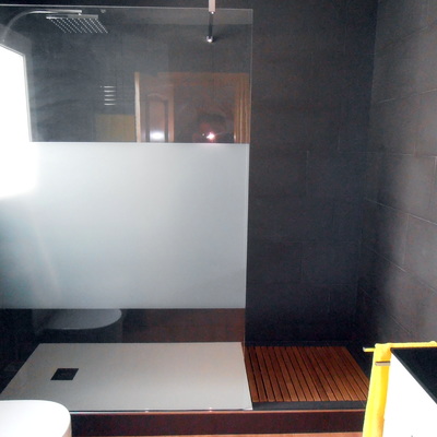 plato de ducha extraplano con tarima de madera