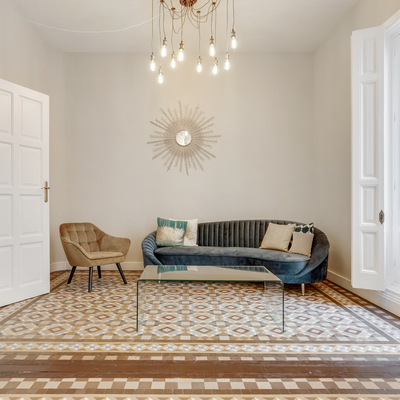 Salón secundario con mosaico hidráulico