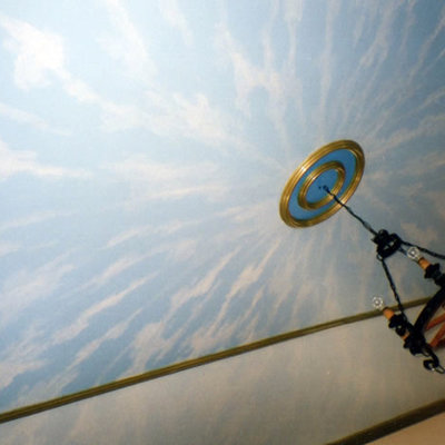 Policromía techo motivos alegóricos de ángeles y cielo.