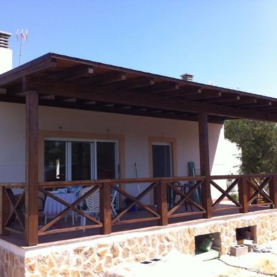 Porche con cubierta a una agua.