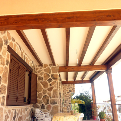 porche con vigas de madera