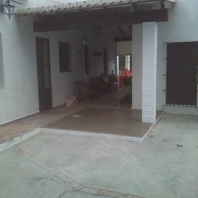 Porche de la entrada de la casa