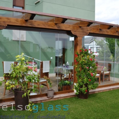 Porche Adosado con Techo de Cristal