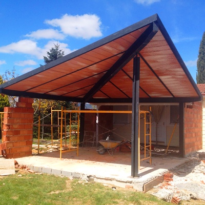 PORCH - GEDECKTER GARTEN PLATZ