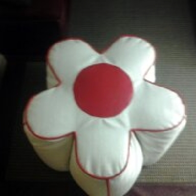 POUFF MODELO FLOR