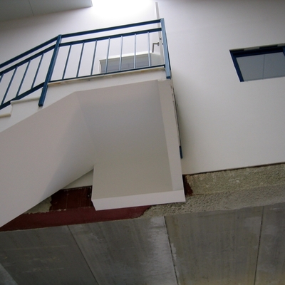 Protección RF de escaleras con placas stucal